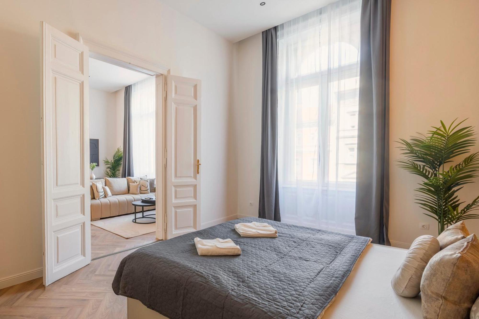 Exclusive Central 3Bedrm Stylish Residence By Prestige Homes Budapest Eksteriør bilde