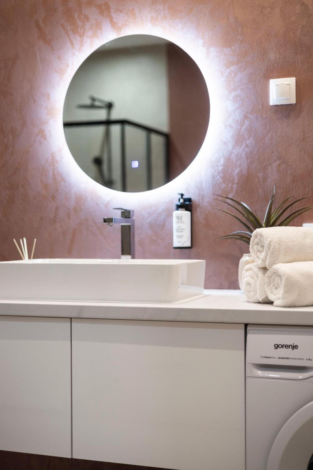Exclusive Central 3Bedrm Stylish Residence By Prestige Homes Budapest Eksteriør bilde
